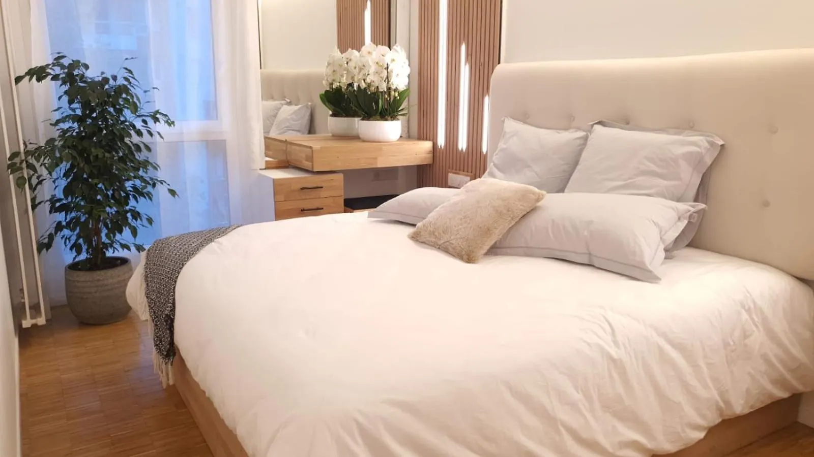 Luxurious And Glamorous Apartment Paříž